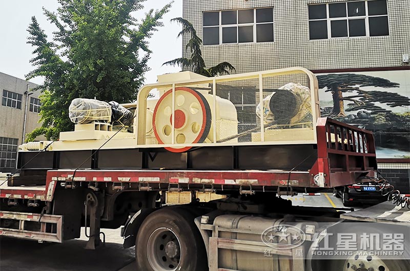 對(duì)輥式破碎機(jī)發(fā)貨 對(duì)輥式破碎機(jī)發(fā)貨