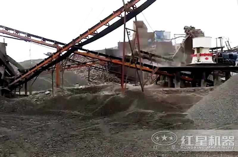 移動圓錐式破碎機現(xiàn)場 移動圓錐式破碎機現(xiàn)場